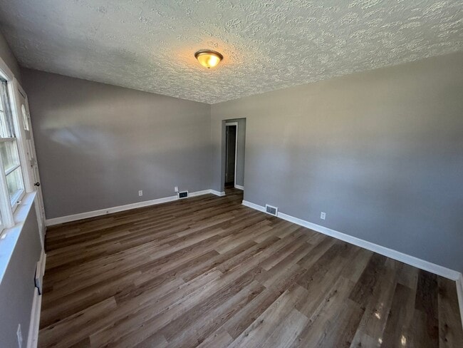 Photo - 2758 Bellevue Ave