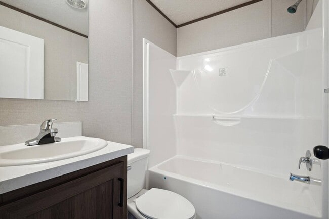 Photo - 22 New Yorker Blvd