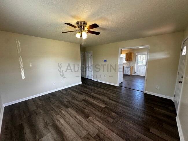 6 St Luke Ct
