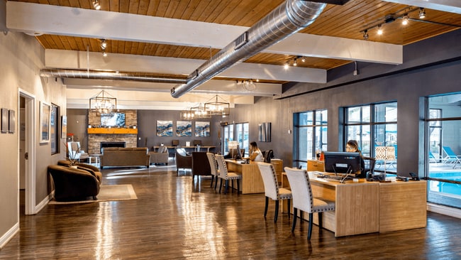 Centro de alquiler y lounge para residentes - Aspen Park Apartments