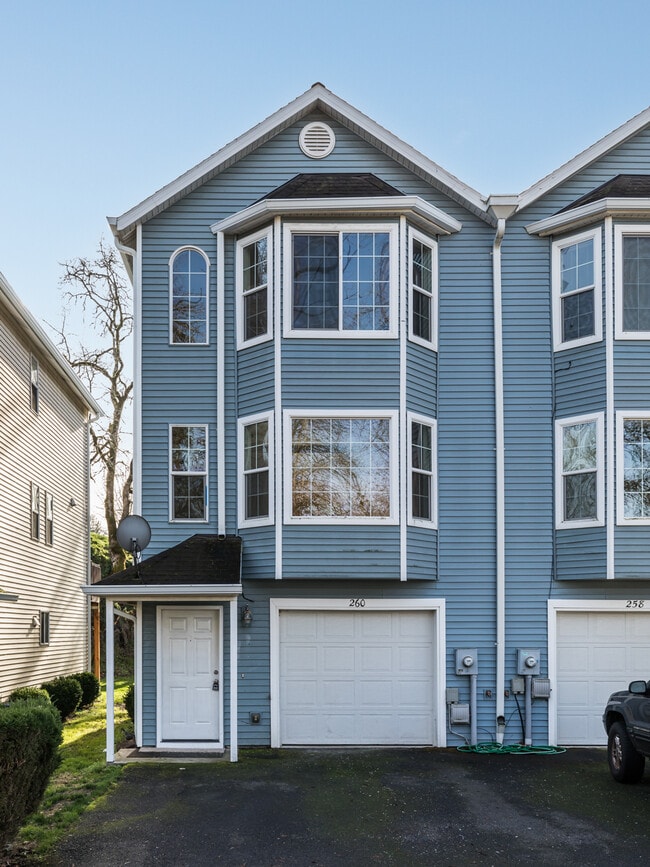 Building Photo - 260 N 16th St