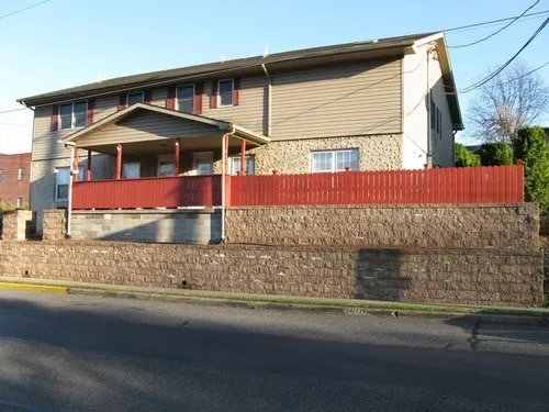 Building Photo - 202 7th St Unit #202