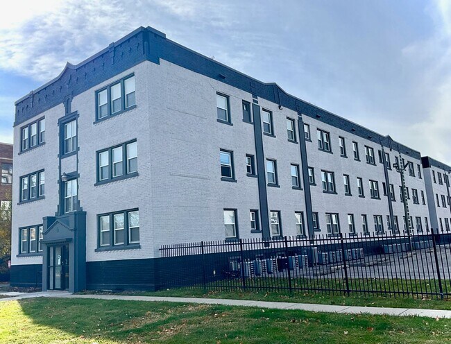 Building Photo - Magnolias Living Studio Apartments Unit 3330-310