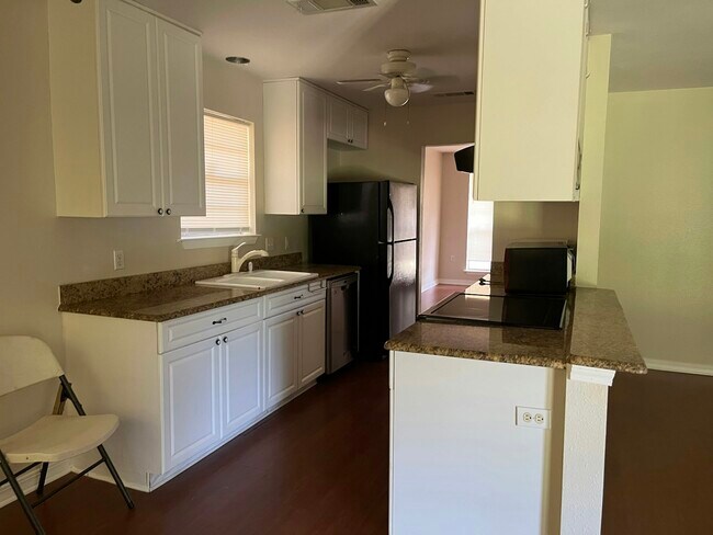 Photo - 315 Woodcrest Dr