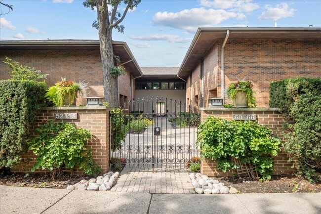 Building Photo - 62 E Center Ave Unit 62