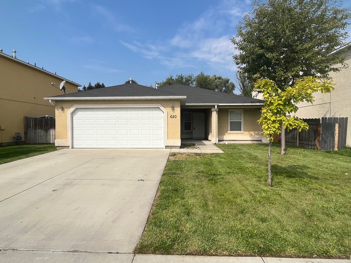 Photo - 620 Syringa Pl House