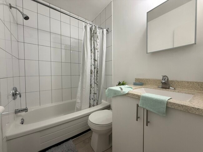 Photo - 344.5 Richmond St