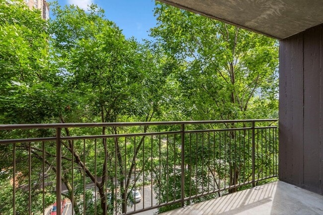 Photo - 210 W Grant St