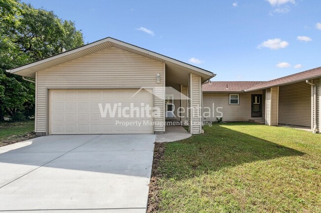 Building Photo - 2337 N Rutland Ct Unit 1