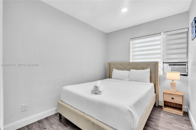 Building Photo - 10002 E Bay Harbor Dr Unit 6