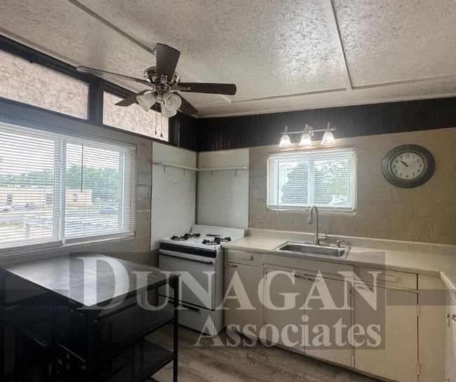 Photo - 505 N Halagueno St