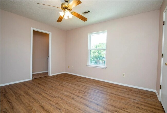 Photo - 2447 W Yvonne Dr