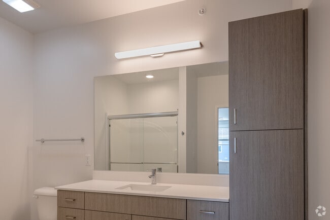 1BR, 1BA - 875SF