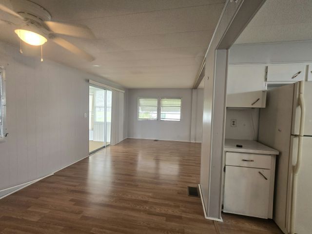 Photo - 305 49th Ave Dr W