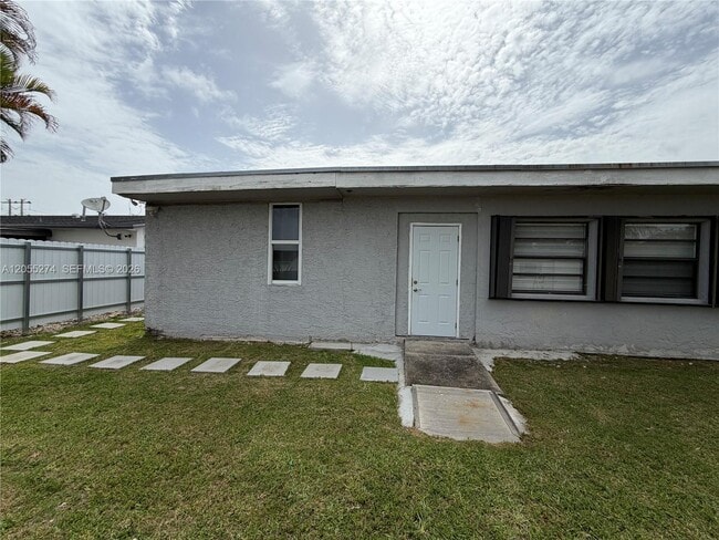Building Photo - 26162 SW 123rd Pl Unit Rear
