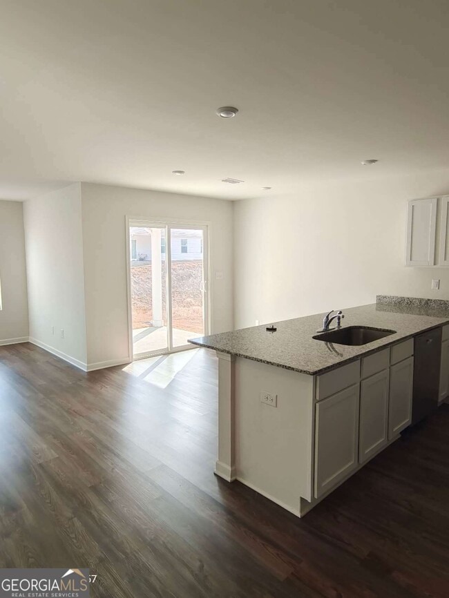 Photo - 537 Pemberton St