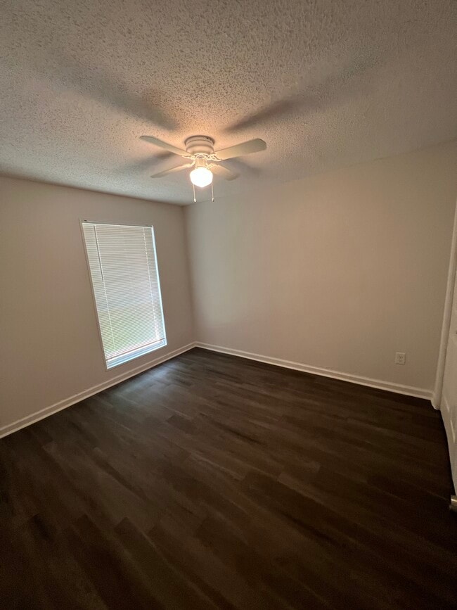 Photo - 3213 Thomas St