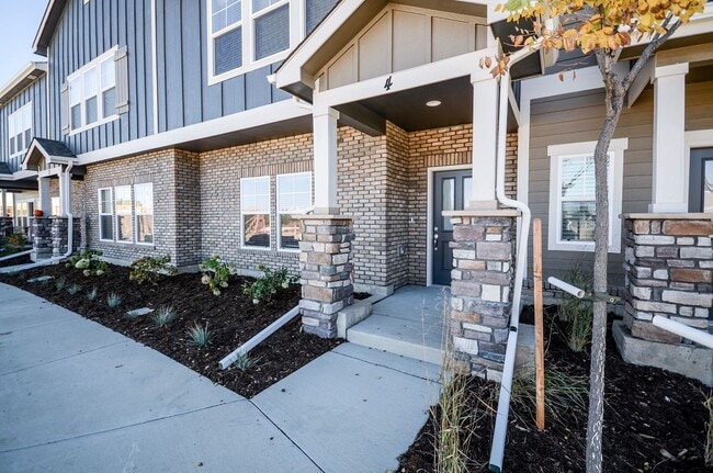 Photo - 3836 Manhattan Ave Unit 3836 Manhattan Ave Apt 4