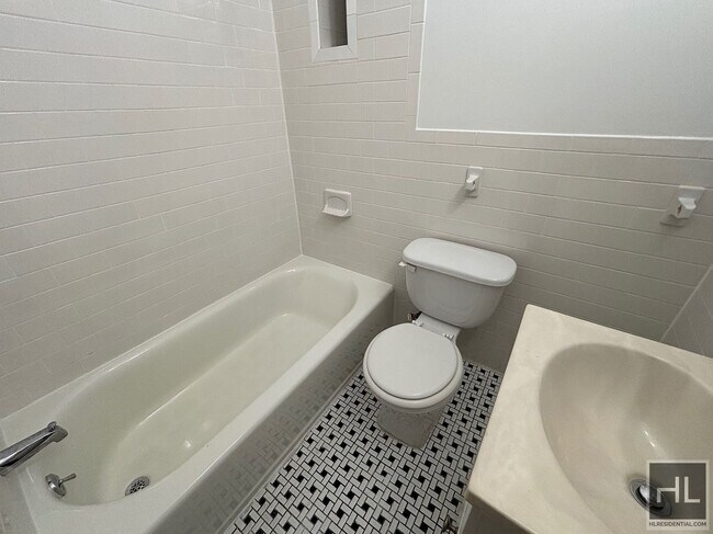 Photo - WEST 72 STREET Unidad 4B