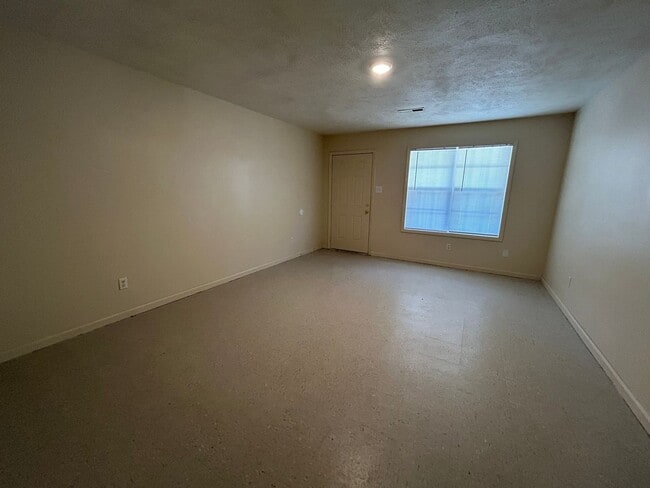 Photo - 818 N McLemore Ave Unit C818