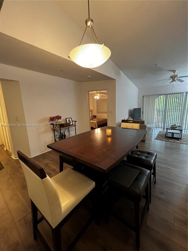 Photo - 2548 Centergate Dr Unidad 301