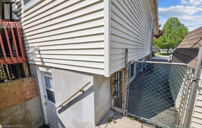 Photo - 203 Commercial St