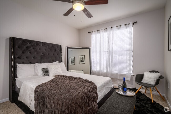 2BR, 2BA - 1,142SF