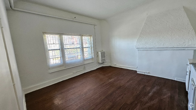 Building Photo - 844 S Westlake Ave Rental