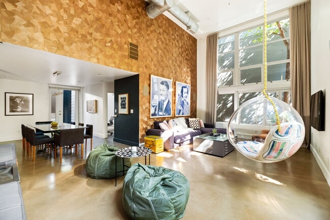 Photo - 1037 N Laurel Ave Condo Unit 11B