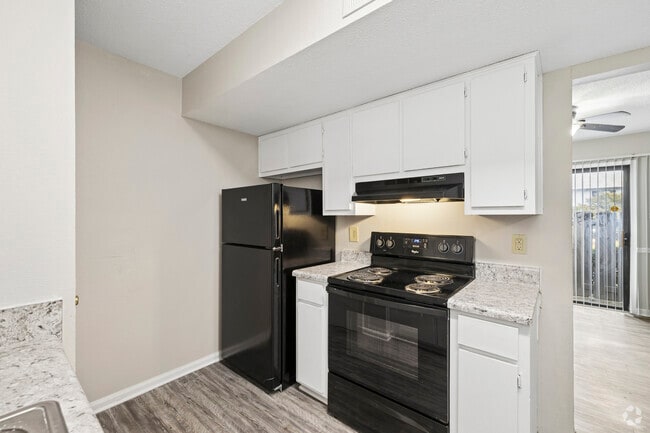 2BR, 1BA - 900SF - Kitchen - The Reserve at 1508