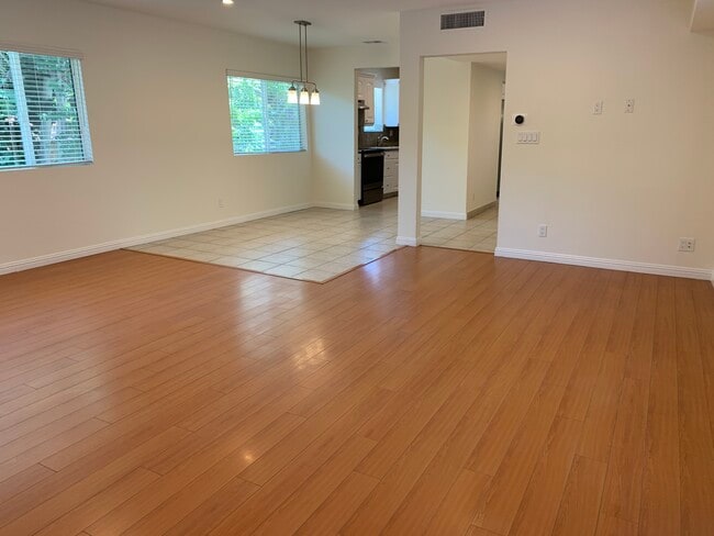 Photo - 5708 Woodman Ave Unit 3
