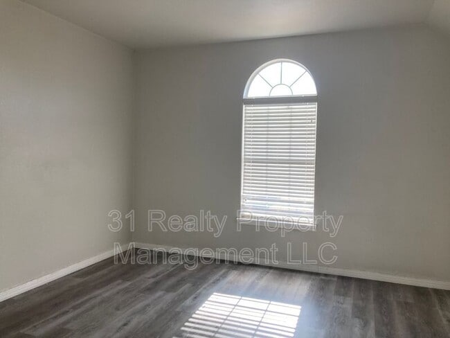 Photo - 2744 Ferdinand