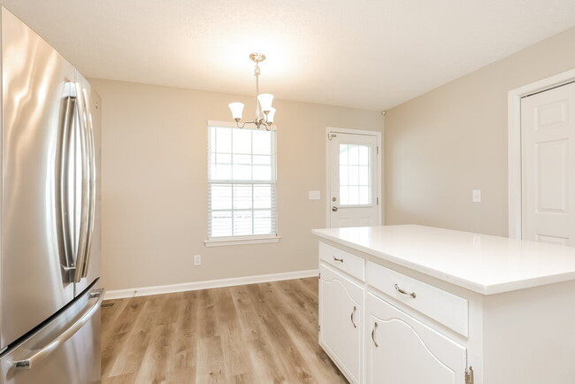 Photo - 1984 Old Castle Dr