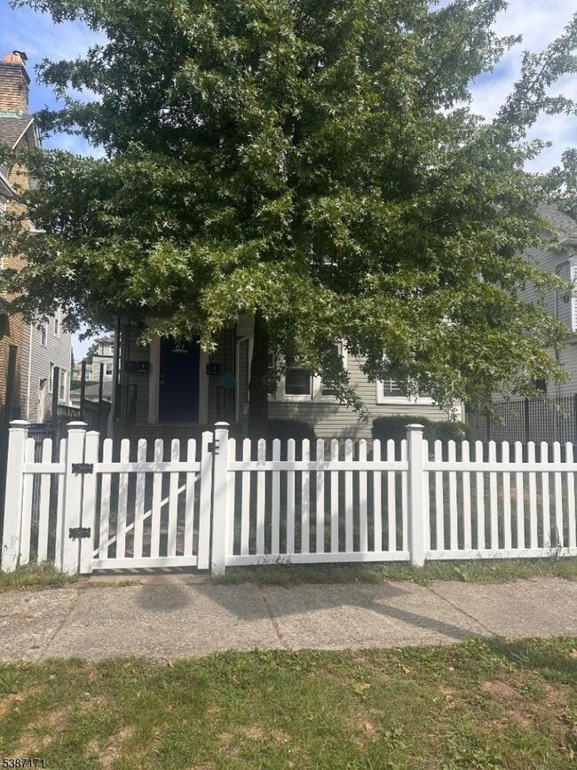 Photo - 87 Lyons Ave