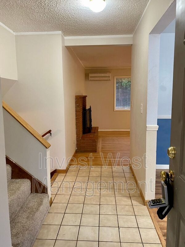 Photo - 1300 NE 88th St