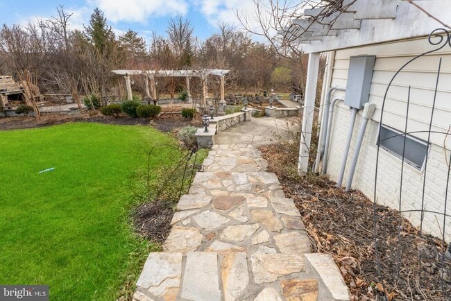 Building Photo - 43176 Tall Pines Ct