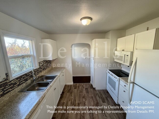 Photo - 5 Bedroom 2 Story With Basement! Casa