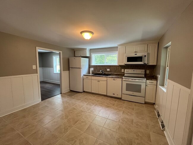 Photo - 312 W Moler Ave