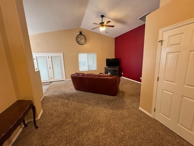 Photo - 2 Bedroom home near Shadow Mountain Park!