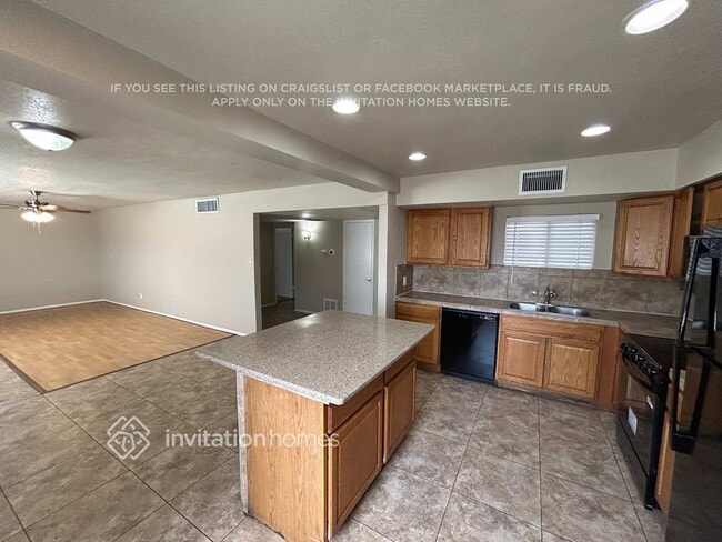 Photo - 5625 W Pierson St