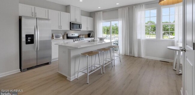 Building Photo - 10 Baybreeze Dr