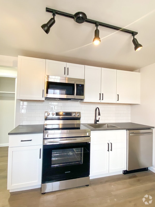 Building Photo - 8 E Sycamore St Unit 2 Rental