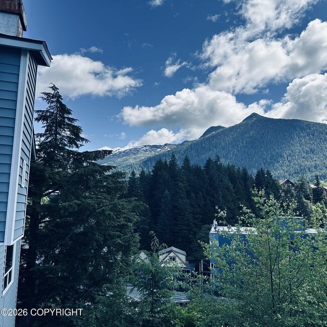 348 Edmonds St Unit upper