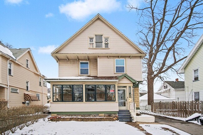 Photo - 312 Sawyer St