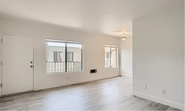 3825 Van Dyke Ave Unit 6