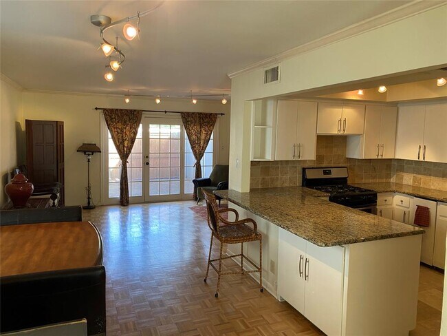 Photo - 6103 Bullard Dr