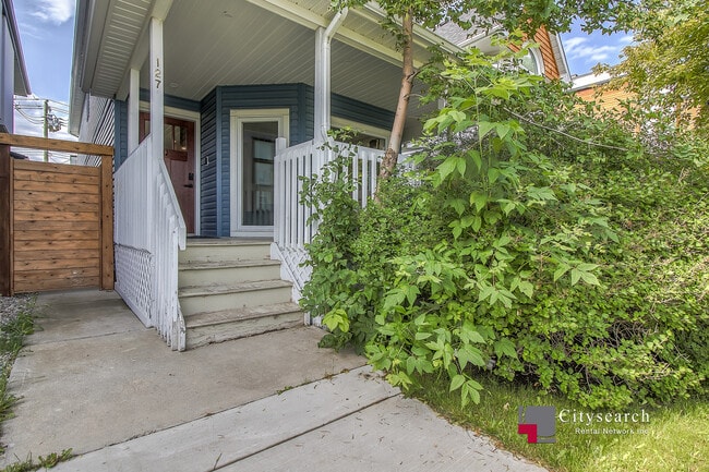 Photo - 127-38a 38a Ave SW