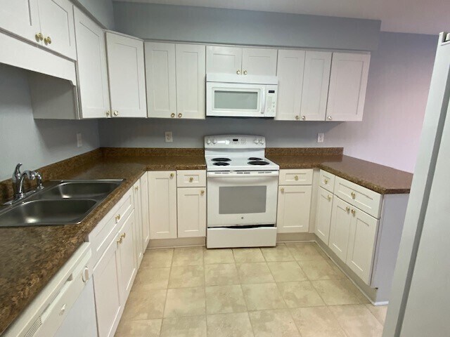 Photo - 4700 Walden Pond Dr Unit B