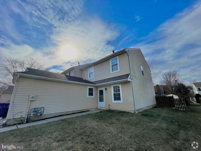 Building Photo - 7 N Hill Dr Rental
