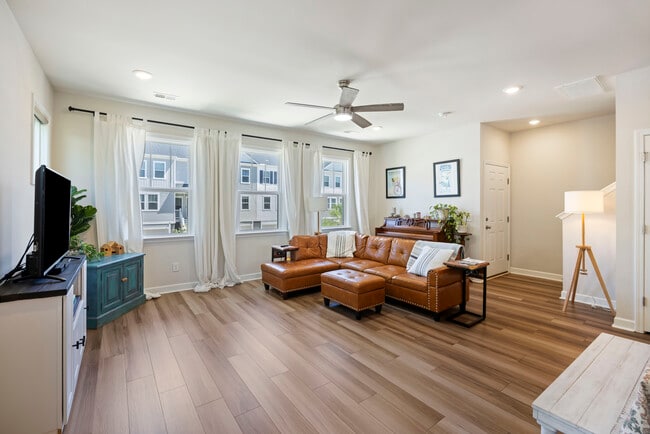 Photo - 210 Winding River Dr